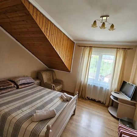 Zirka Karpat Деревянный коттедж Ясиня